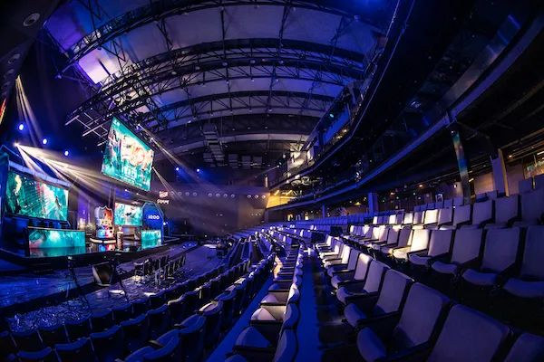 式帮助她在 式帮助她在