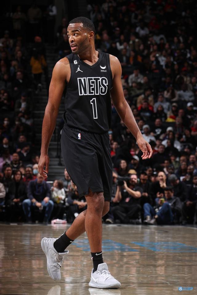 队员们在防 队员们在防